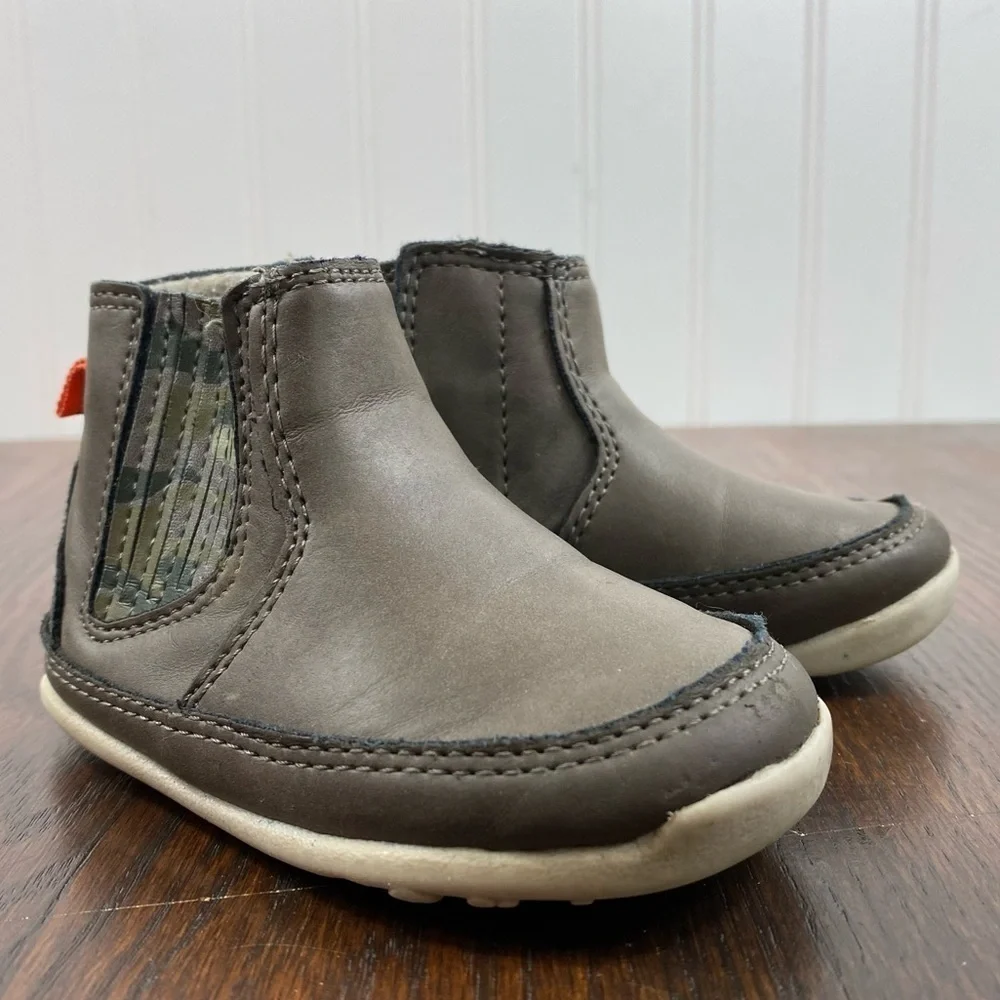Carter’s Baby Shoes Boots Gray/Tan with Camo On The Side Rubber‎ Bottom Sz 4